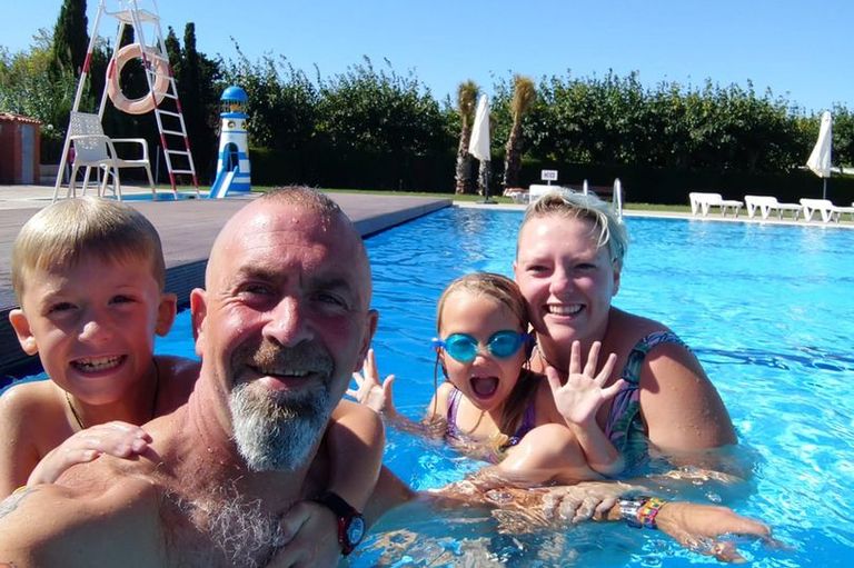 البريطاني دان وعائلته