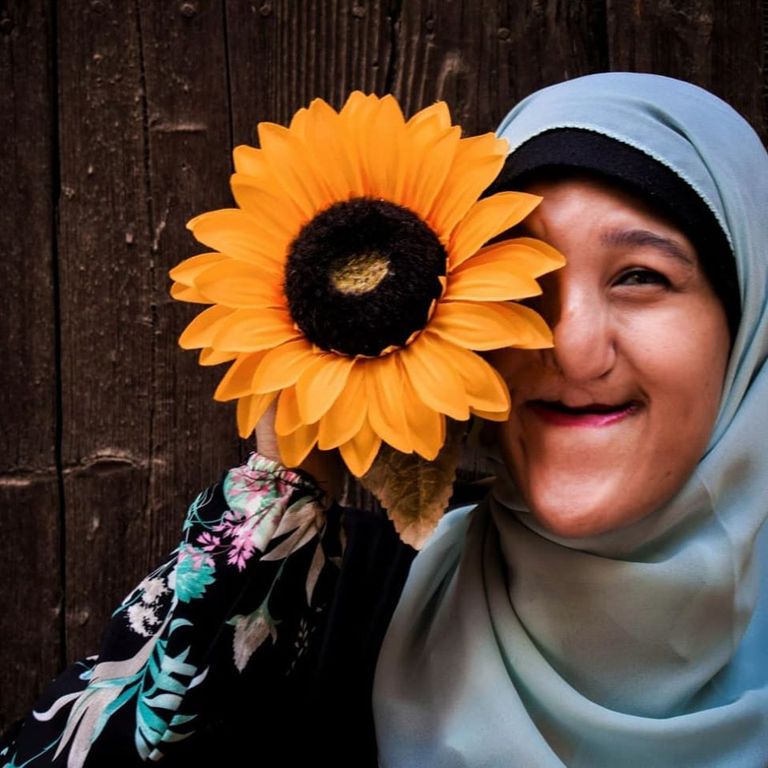 الشيخ محمد بن زايد آل نهيان يكرم إسراء أحمد