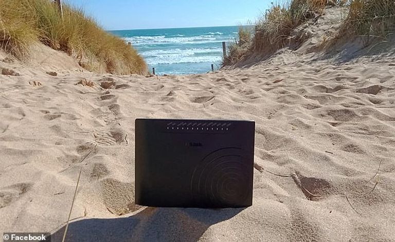 الأبوان يعتقدان أن المودم أكثر فرد يعمل في العائلة