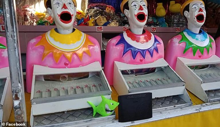 الأبوان يعتقدان أن المودم أكثر فرد يعمل في العائلة