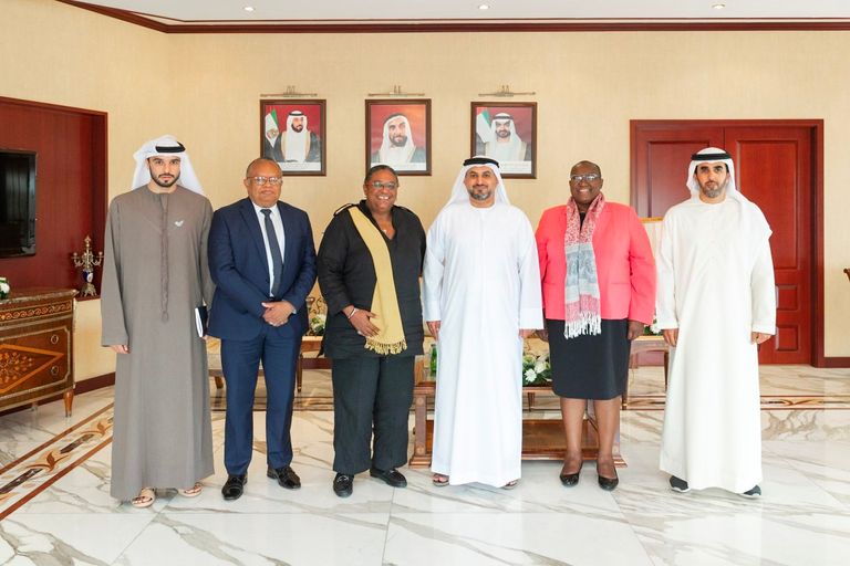 مدير غرفة أبوظبي خلال لقائه رئيسة وزراء دولة بربادوس