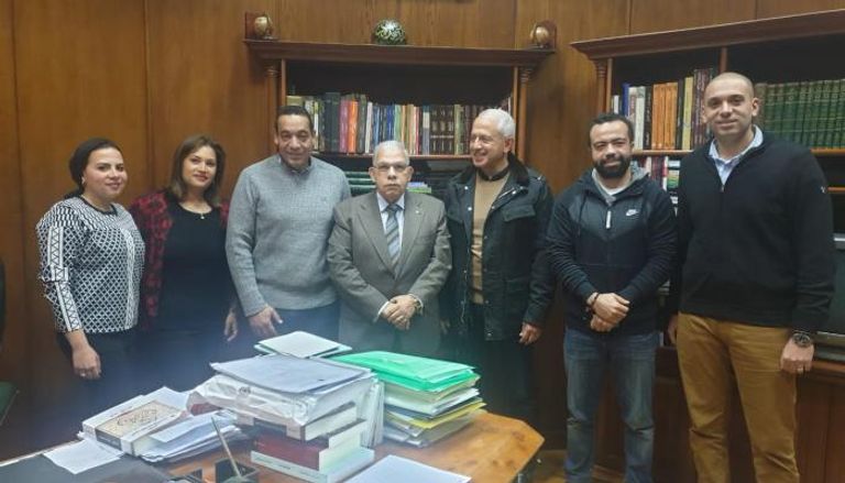 مدير الدار المصرية اللبنانية مع نجل إحسان عبدالقدوس