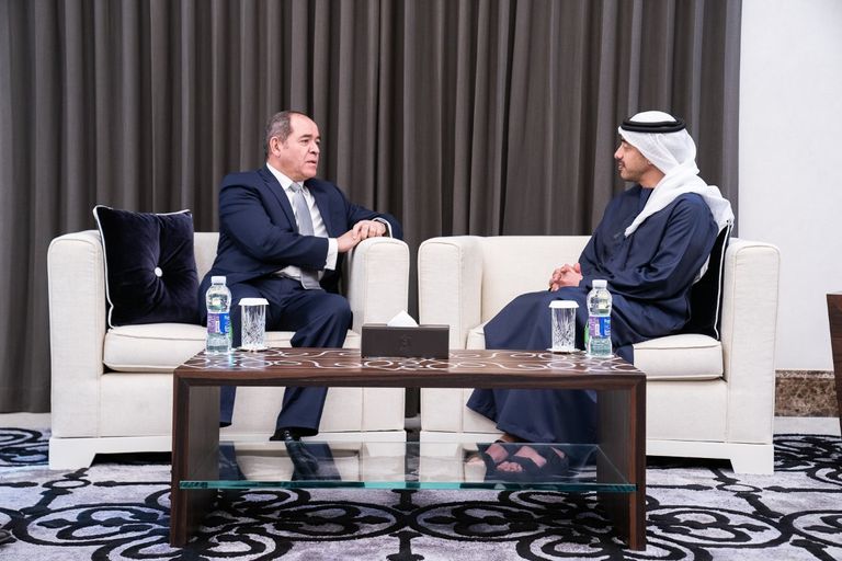 الشيخ عبدالله بن زايد ووزير الخارجية الجزائري صبري بوقادوم