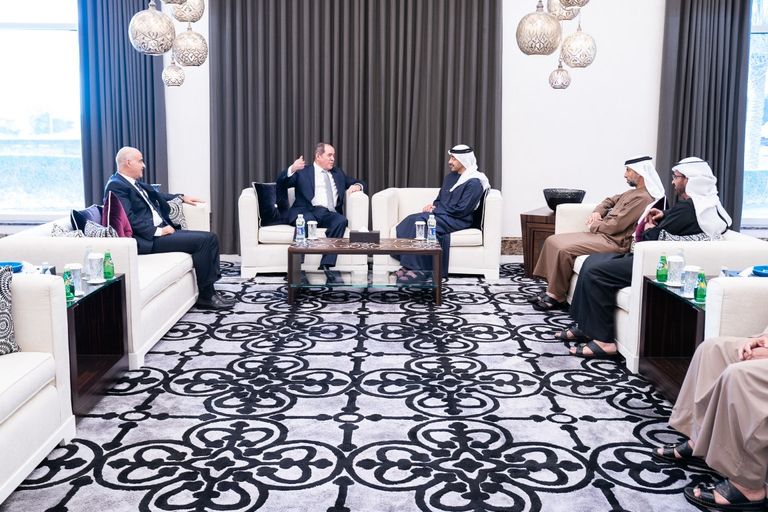 الشيخ عبدالله بن زايد ووزير الخارجية الجزائري صبري بوقادوم