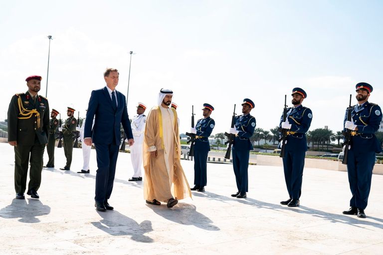 وزير خارجية سلوفينيا وضع إكليلا من الزهور أمام نصب الشهيد