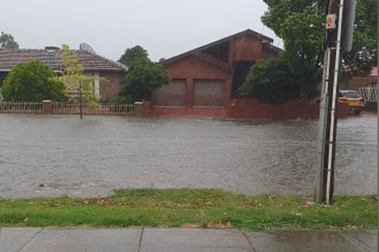 الطقس السيئ يهاجم أستراليا