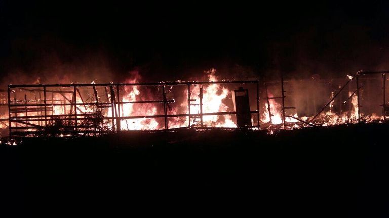 الحريق أتى على 13 خيمة بالكامل