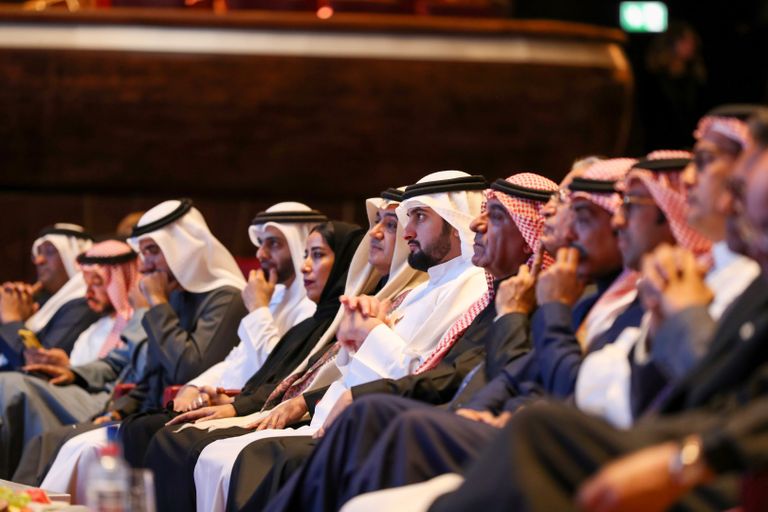 إضاءة "برج خليفة" بشعار "شاهد" الجديد