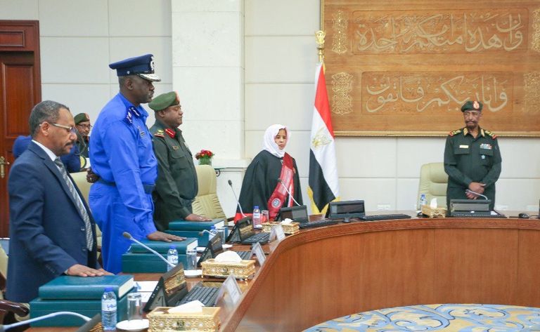 جانب من أداء لجنة تقصي الحقائق بأحداث الخرطوم اليمين الدستورية