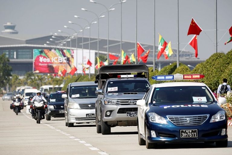 موكب الرئيس الصيني لدى وصوله إلى ميانمار