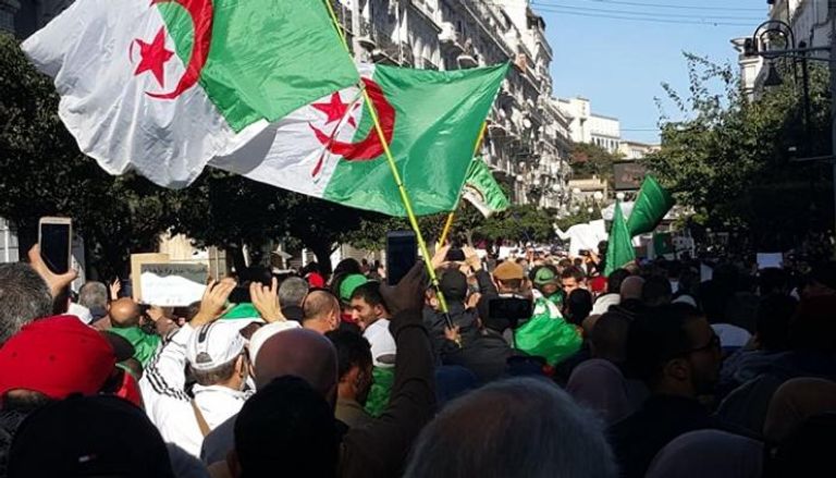 جانب من مظاهرة الجمعة الـ48 بالجزائر 