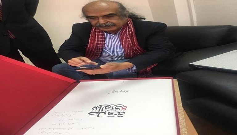 قاسم حداد يستعرض مخطوطات نصه "طرفة بن الوردة"