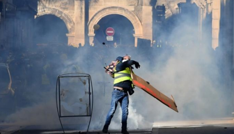 إطلاق الغاز في مظاهرات للسترات الصفراء في باريس- أ ف ب