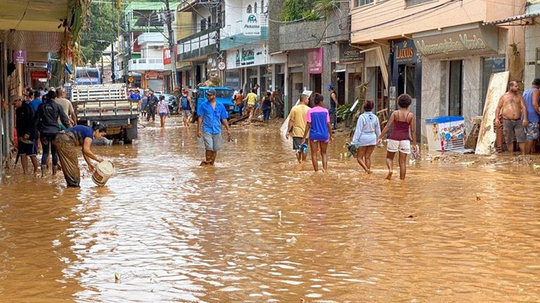 الأمطار الغزيرة دمرت البنية التحتية بإحدى البلدات البرازيلية