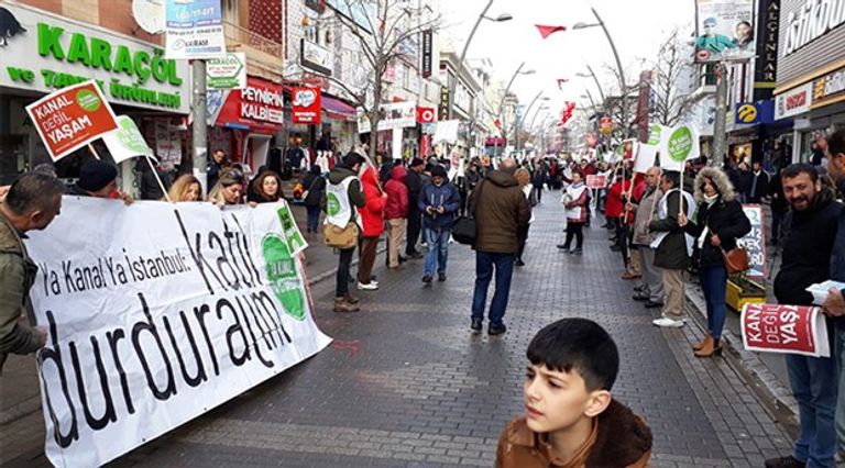 جانب من الوقفة الاحتجاجية لسكان إسطنبول