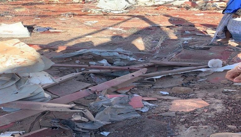 صورة للدمار الذي لحق بمعسكر الاستقبال في مأرب