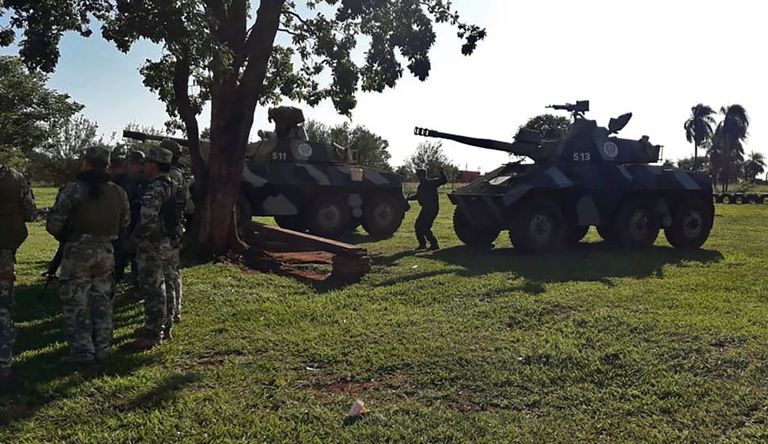 قوات الشرطة تحيط بالسجن بعد فرار السجناء