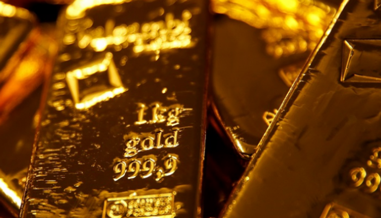 الذهب يرتفع بسبب التواترات السياسية 