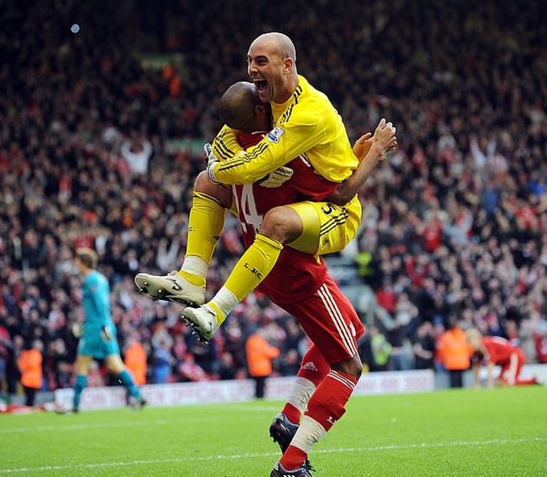 أليسون بيكر ومحمد صلاح