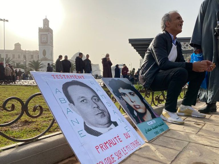 جانب من مظاهرة الطلبة الـ48 بالجزائر جانب من مظاهرة طلاب الجزائر