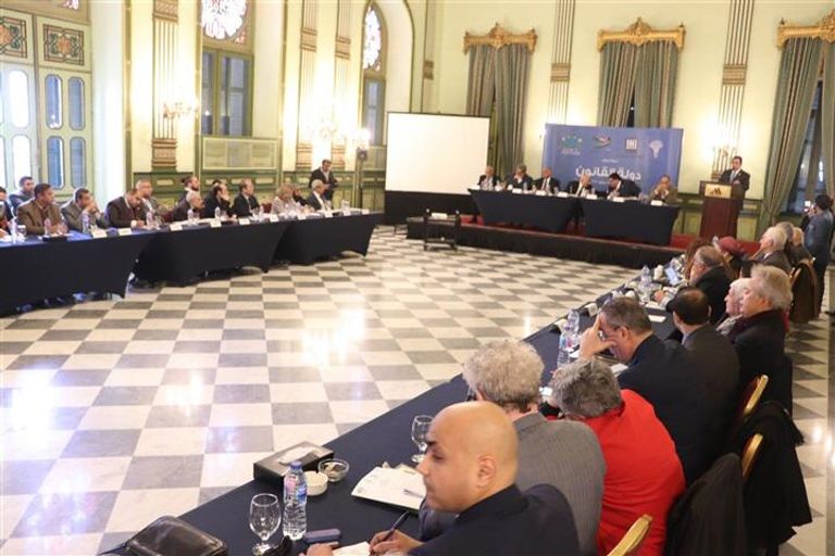 جانب من ندوة 