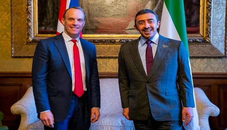  جانب من لقاء الشيخ عبدالله بن زايد آل نهيان ودومينيك راب 