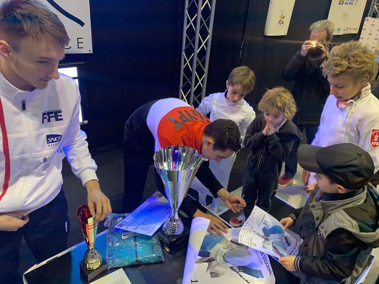 شغف الأطفال بمحمد حمزة بطل العالم  محمد حمزة وماهر حمزة