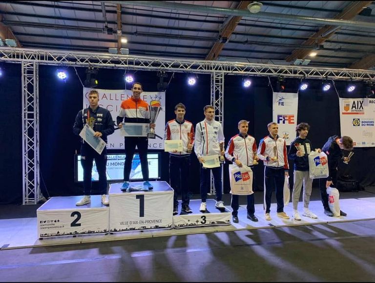 بطل مصر على منصة التتويج محمد حمزة وماهر حمزة