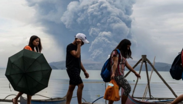 البركان تسبب في نزوح المئات 