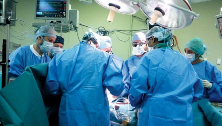 جراح الأطفال المقيم في روسيا يجري عمليات جراحية لـ20 طفلا من سكان غزة