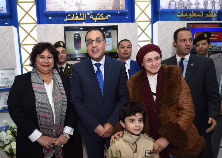 رئيس الوزراء المصري يقص شريط الافتتاح