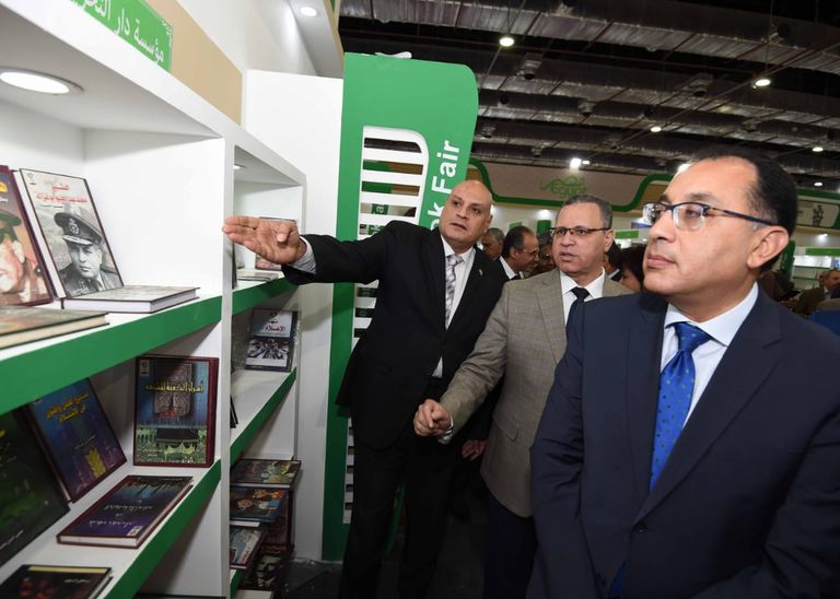 رئيس الوزراء المصري يقص شريط الافتتاح