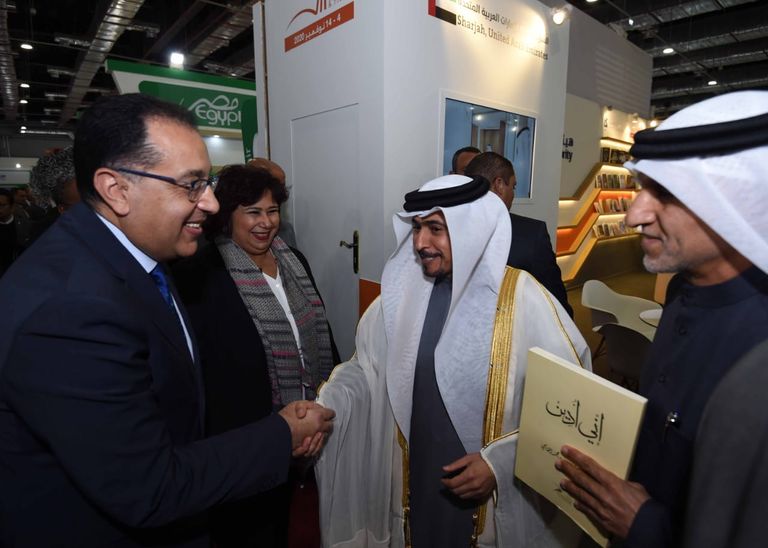 رئيس الوزراء المصري يقص شريط الافتتاح