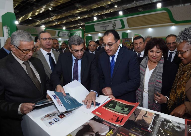 رئيس الوزراء المصري يقص شريط الافتتاح