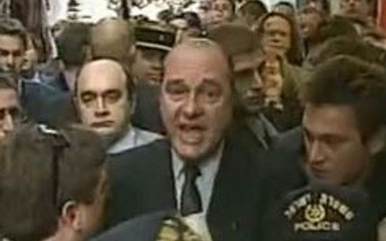 جاك شيراك خلال زيارته للكنيسة عام 1996