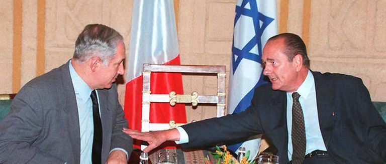 جاك شيراك خلال زيارته للكنيسة عام 1996