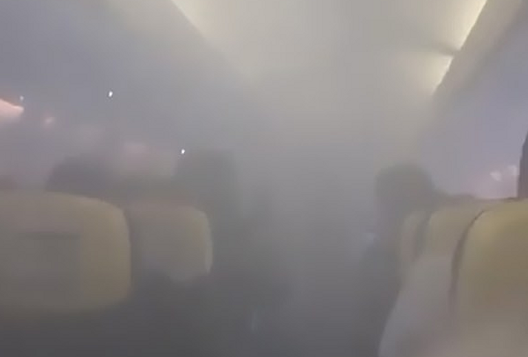 الطائرة أعلنت حالة الطوارئ وعادت إلى مطار أوتوبيني