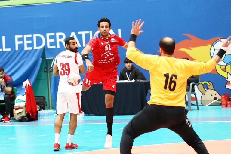 عمر الوكيل مع نادي الشارقة الإماراتي عمر الوكيل لاعب اليد