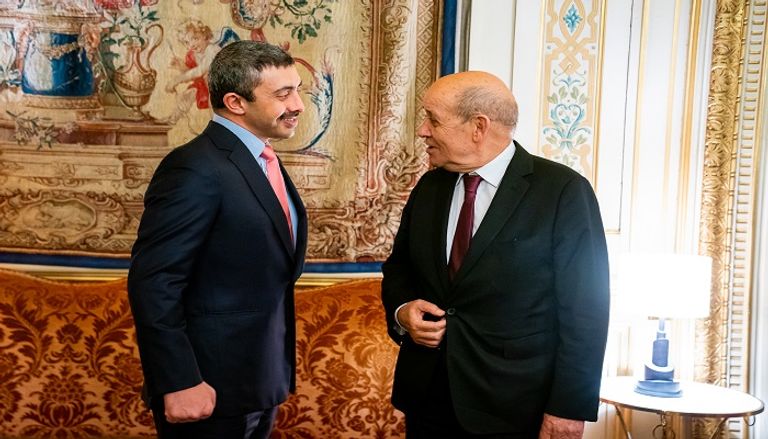 الشيخ عبدالله بن زايد ووزير خارجية فرنسا خلال اللقاء