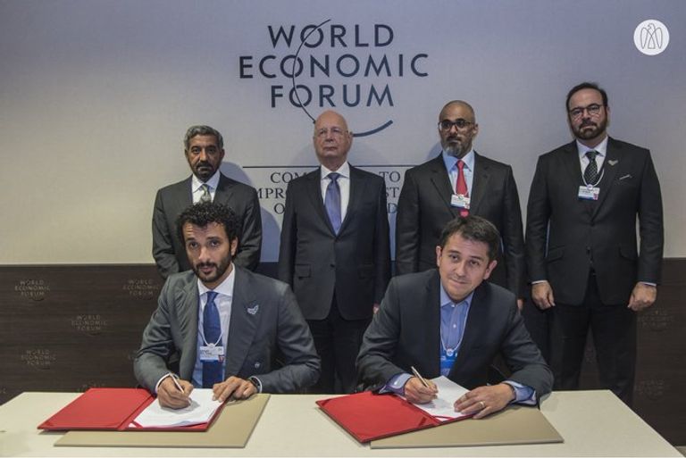 جانب من توقيع اتفاقيات شراكة استراتيجية بين الإمارات ودافوس
