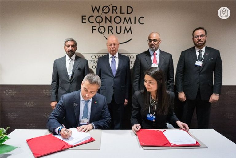 جانب من توقيع اتفاقيات شراكة استراتيجية بين الإمارات ودافوس