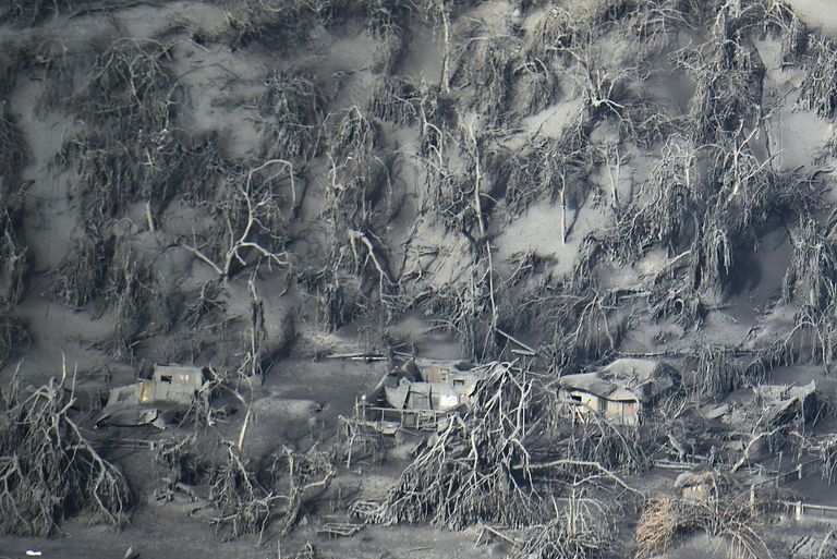 بركان تال بالفلبين يثور مجددا