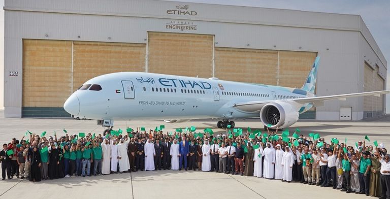 ذياب بن محمد بن زايد يشهد وصول أحدث طائرات الاتحاد للطيران الصديقة للبيئة أحدث طائرات الاتحاد للطيران من النوع الصديق للبيئة