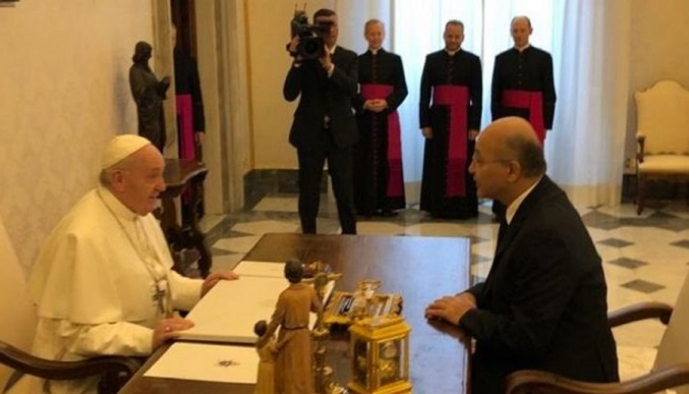 جانب من لقاء البابا فرنسيس والرئيس العراقي