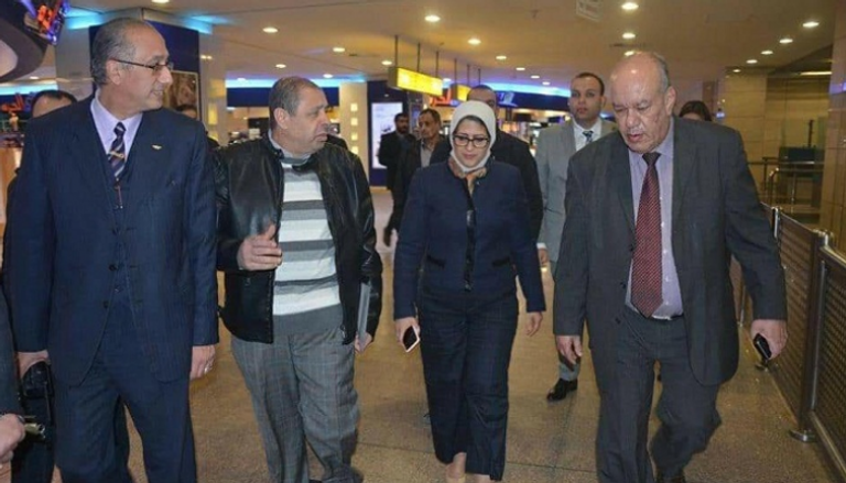 وزيرة الصحة المصرية تتفقد الإجراءات الوقائية بمطار القاهرة الدولي