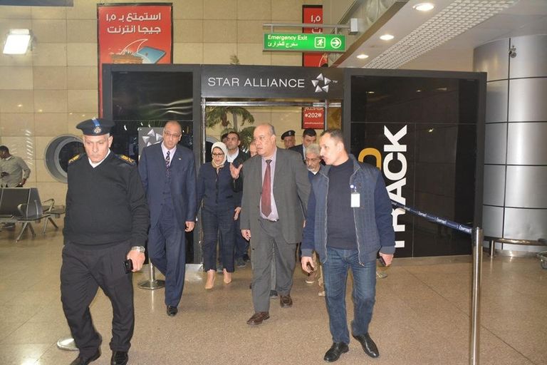 وزيرة الصحة المصرية تتفقد الإجراءات الوقائية بمطار القاهرة الدولي