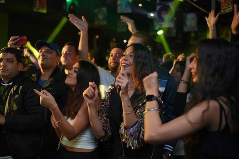 أول حفل يحييه إيهاب توفيق عقب وفاة والده 