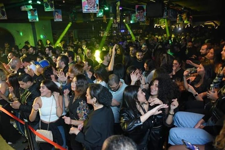 أول حفل يحييه إيهاب توفيق عقب وفاة والده 