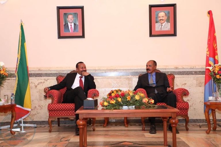 أسياس أفورقي خلال استقبال آبي أحمد