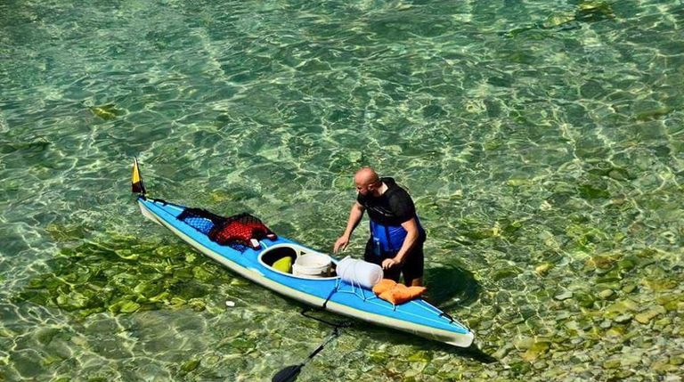 كاياك في إحدى رحلاته